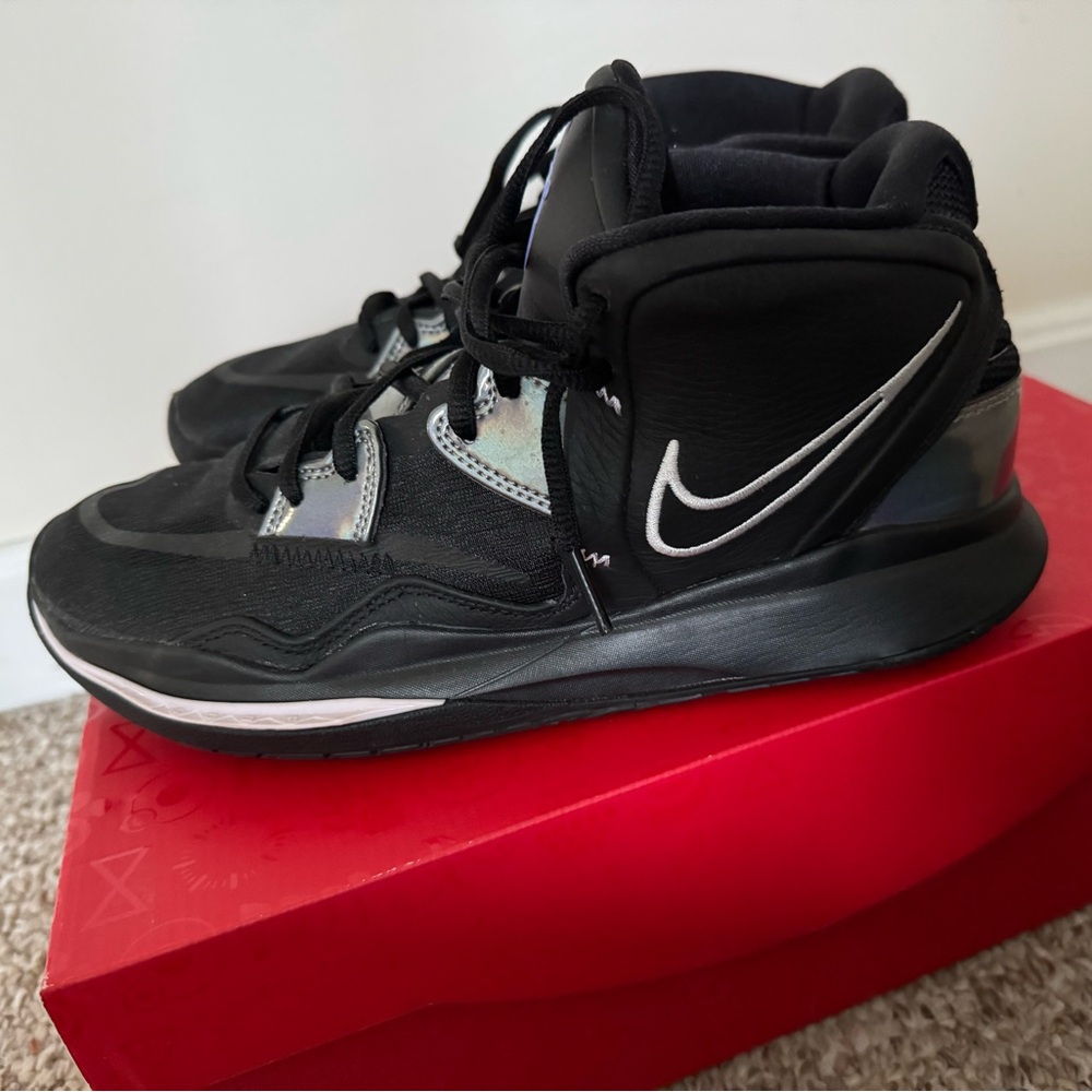 Kyrie infinity black metallic silver concord